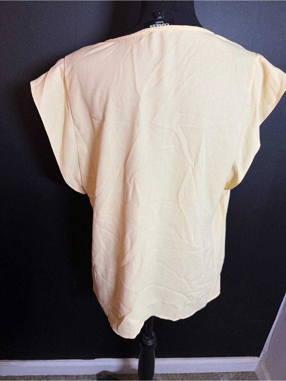 Express Light Yellow V-Neck Women's Top Size L - Picture 3 of 3